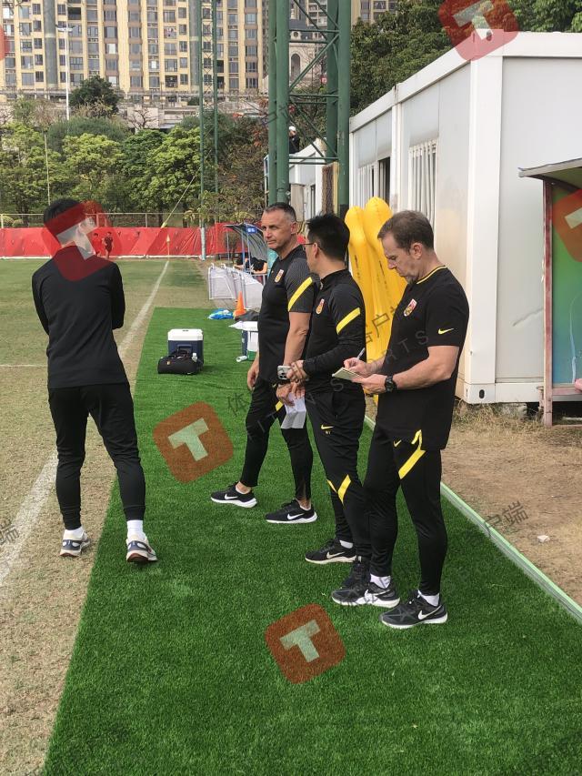 必发官网-久尔杰维奇述职后现身07精英训练营 未来仍未确定